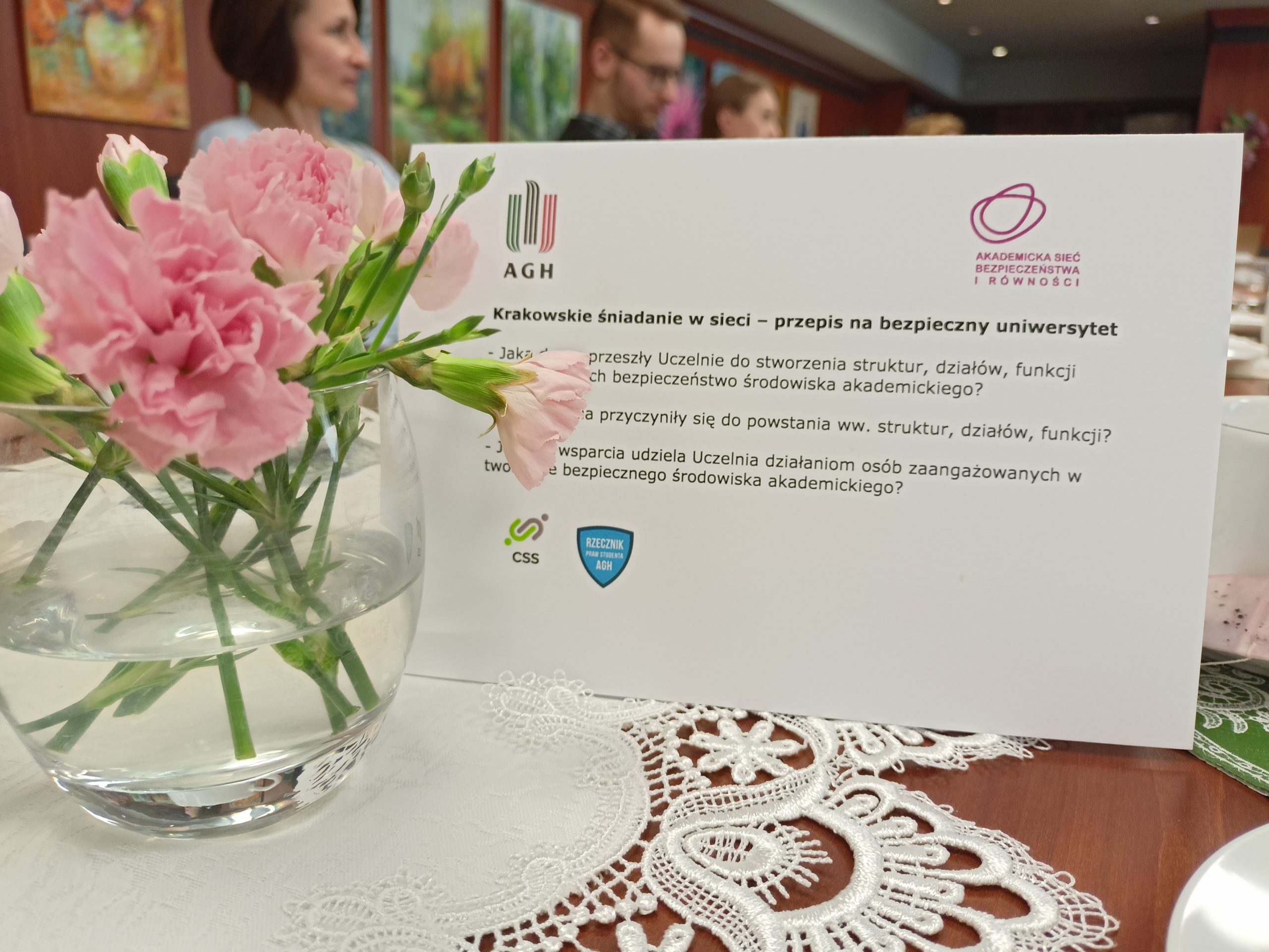„Krakowskie śniadanie w sieci” – przepis na bezpieczny uniwersytet